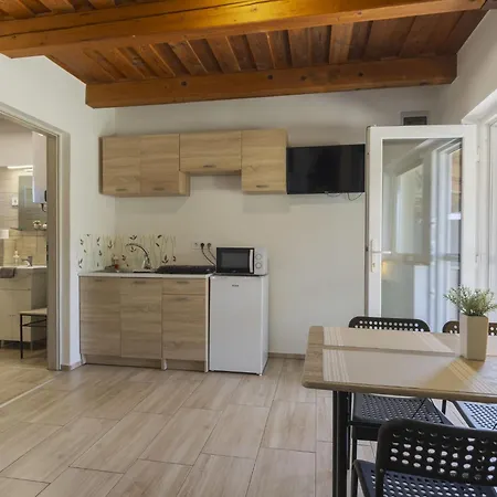 Appartamento Lena 2 By Interhome